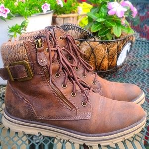 ADORABLE lightweight zipper boots